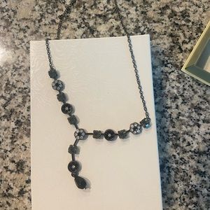 Fun costume jewelry set.  Includes necklace, earrings, and bracelet!